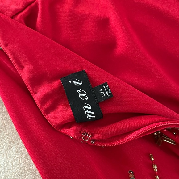 Lovely Red gown - Picture 4 of 4